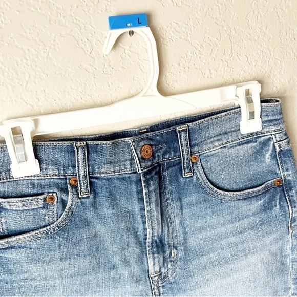 GAP 4 Inch High Rise Denim Cut Off Shorts in Medium Wash 4/27 - Picture 5 of 7